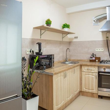 Квартира Поруч Із Палацом Україна Та Ocean Plaza Киев Екстериор снимка